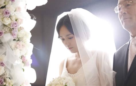 'mỹ nhân' han ga in hạnh phúc viên mãn sau 15 năm kết hôn với chồng gia thế khủng yeon jung hoon. Han Ga In - Yoon Jung Ho Married Picture