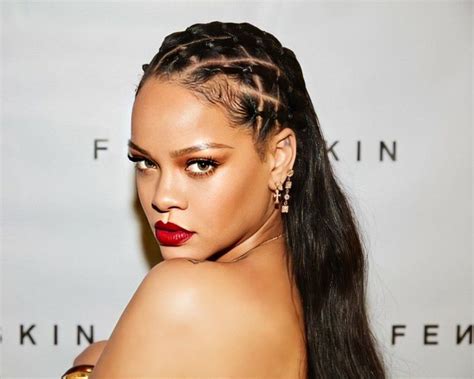 Rihanna In 2020 Rihanna Hairstyles Rihanna Ponytail Rhianna Hairstyles