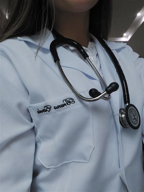 Bruna Estrela Female Doctor Nurse Aesthetic Medical School Essentials
