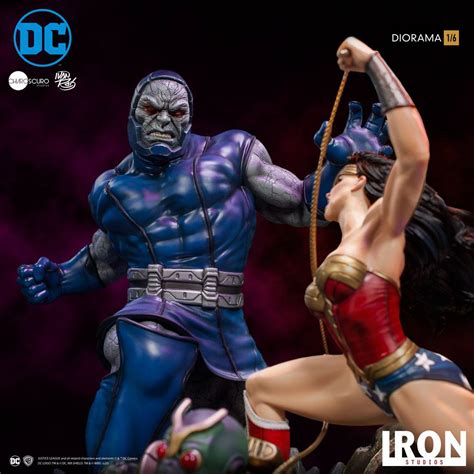 Diorama Dc Comics Wonder Woman Vs Darkseid By Ivan Reis 54cm