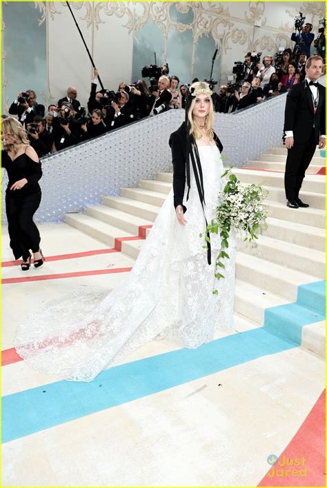 Elle Fanning Wears A Daisy Crown In Honor Of Karl Lagerfled At The Met