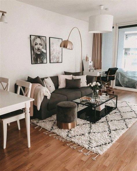 Tolle Wohnzimmer Inspo | Small living room decor, Simple living room, Small apartment living room
