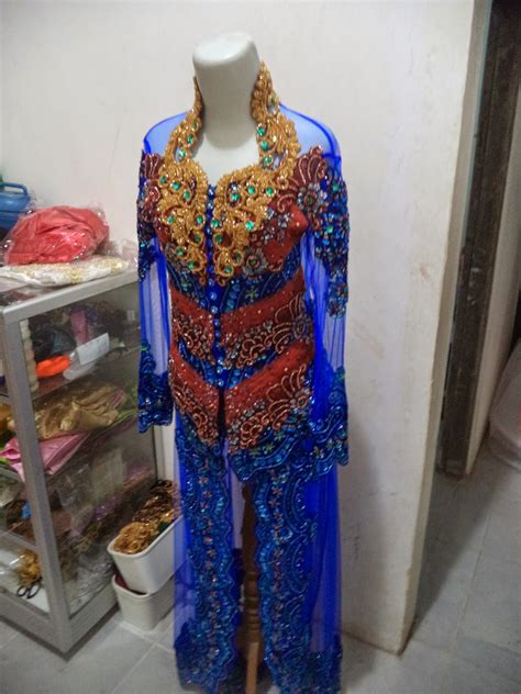 Model sanggul selalu membutuhkan kreatifitas untuk tampilan depan yang disesuaikan dengan permintaan konsumen berikut ini. GrosirKebayaModern, Kebaya PENGANTIN, KEBAYA MODERN ...
