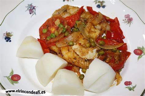 El gallo es un pescado blanco similar al lenguado que lo podemos encontrar de gran tamaño. Pescado a la portuguesa | Receta | Recetas para cocinar ...