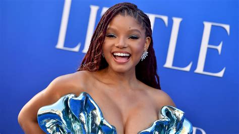 watch access hollywood highlight halle bailey s journey to ‘the little mermaid from getting