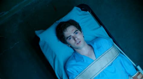 Bates Motel Preview Freddie Highmore Talks Norman S Descent Becoming Mother