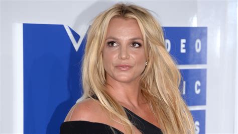 pop star britney spears gets ticketed for no license and insurance the teal mango