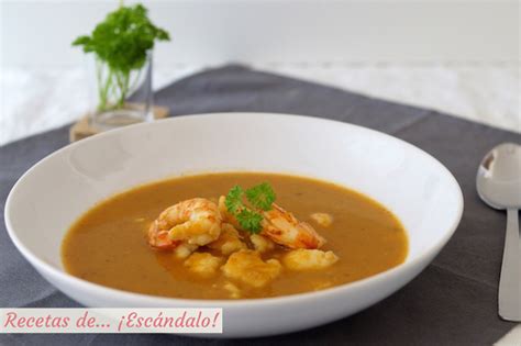 Pasados 5 minutos echar también los langostinos. Sopa de pescado - Recetas de... ¡Escándalo!