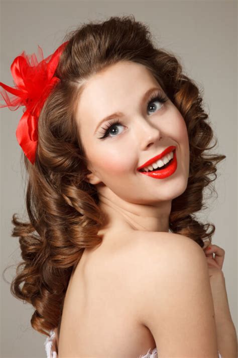 42 Pin Up Hairstyles That Scream 1950s Hairstyles For Long Hair Easy