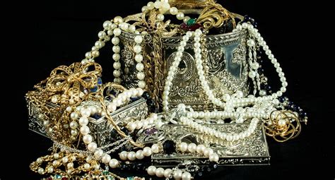 history s 9 most insane jewelry heists huffpost