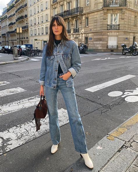 This Denim On Denim Outfit Is So Simple Yet So Put Together Double Denim Outfit Jeans French