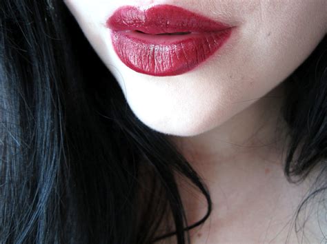 Eating Lipstick Revlon Black Cherry Super Lustrous Lipstick
