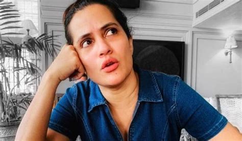 Sona Mohapatra Gives Savage Response To Man Asking ‘why All Feminists Have To Show Cleavage To