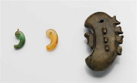 A Group Of Three Comma Shaped Jewels Jomon Culture Shapes Commas