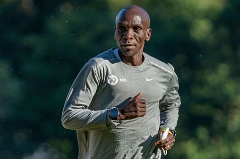 Eliud kipchoge broke one of the biggest sporting barriers in history on saturday morning. London Marathon 2020: Eliud Kipchoge is finally facing a ...