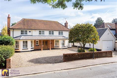 Hoddesdon Road Stanstead Abbotts 5 Bed Detached House For Sale £