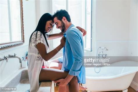 Couple Taking A Shower Stock Fotos Und Bilder Getty Images