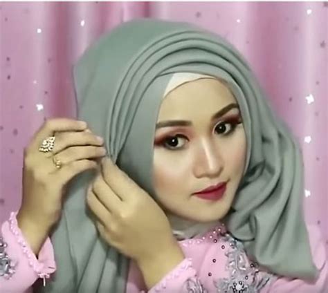 Tutorial Hijab Wisuda Simple Modern Pashmina Segi Empat