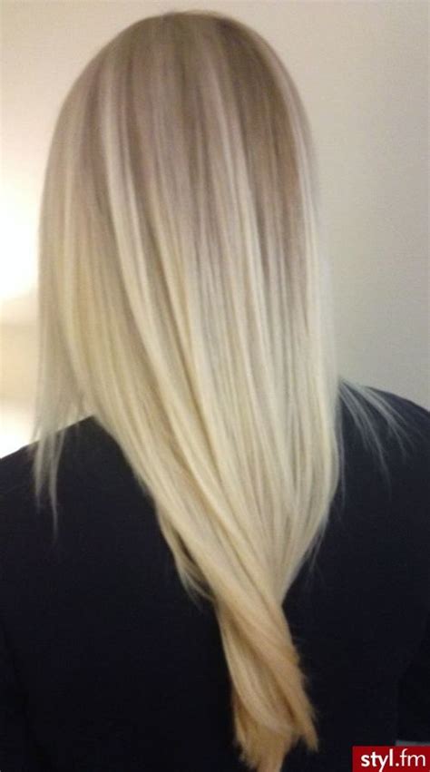 fryzury blond włosy fryzury długie na co dzień proste rozpuszczone blond katarzynaka