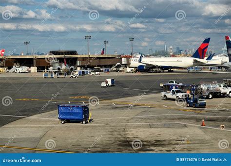 Busy Newark Airport Editorial Photo Image Of Jersey 58776376