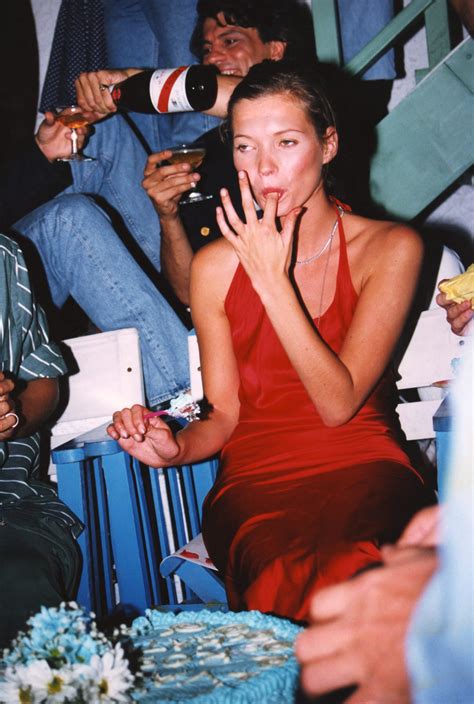 17 Nostalgic Photos Of Young Kate Moss In Her Supermodel Era News Colony