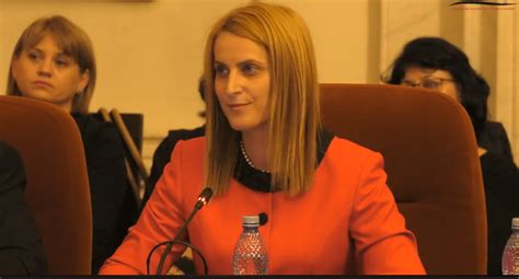 When is necessary transthoracic ultrasound in pleural effusions? Beatrice Malher, AVERTISMENT despre pandemia COVID: "70% ...