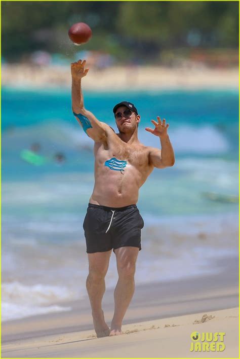 Chris Pratt Goes Shirtless In Hawaii Wears Athletic Tape On His Muscles Photo Chris