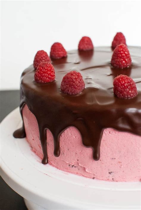 Am besten geht das in einzelteilen, also bevor mehrstöckige torten zusammengesetzt und dekoriert werden. Fondant Torte Ganache Rezept - Geburtstagstorten