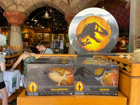 New Jurassic Park Hammond Collection Figures Stomp Into Universal