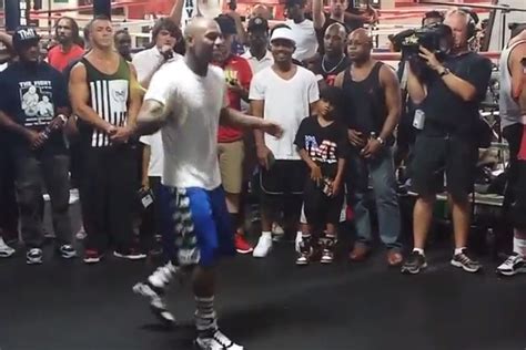 No, fitbit doesn't support the tracking of jump rope. Floyd Mayweather Shows Off His Impressive Jump Rope Skills ...