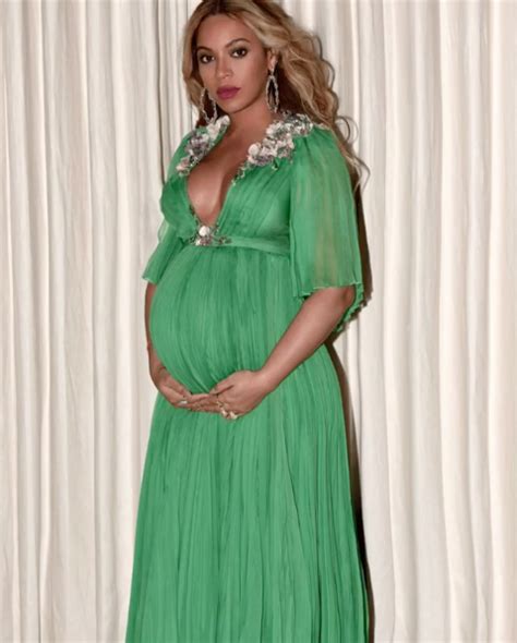 Beyoncé Shows Off Her Baby Bump In A Stunning New Maternity Photo Shoot