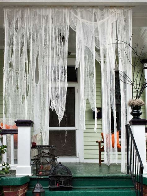 За окном красок достаточно, а добавить их в дом поможем мы! 15 Haunted Halloween Decor Ideas for Your Front Porch