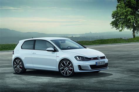 2014 Vw Golf Gti Revealed In Production Guise Available In 220ps And