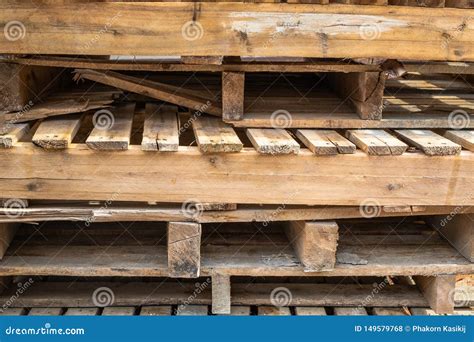 Old And Used Palate Wood Timber On The Construction Work Site Stock