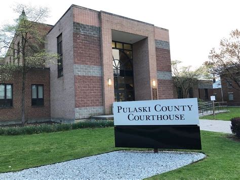 Pulaski County Courthouse In Pulaski Virginia Paul Chandler April