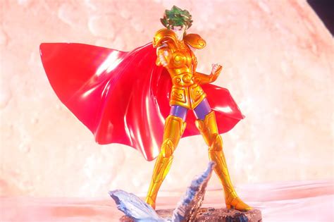 The gold saints (黄金聖闘士ゴールドセイント gōrudo seinto) are the group of twelve most powerful and highest ranking warriors in athena's army. 12 Gold Saints Resin Figure: Capricorn Shura - My Anime Shelf