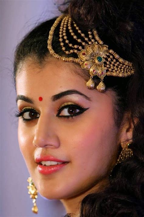 glamorous taapsee pannu face closeup photos smiling beautiful bollywood actress most beautiful