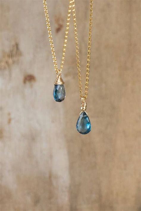 Diamant, robijn, saffier en smaragd. Edelstenen: Betekenis en Hoe te Gebruiken in Sieraden in ...