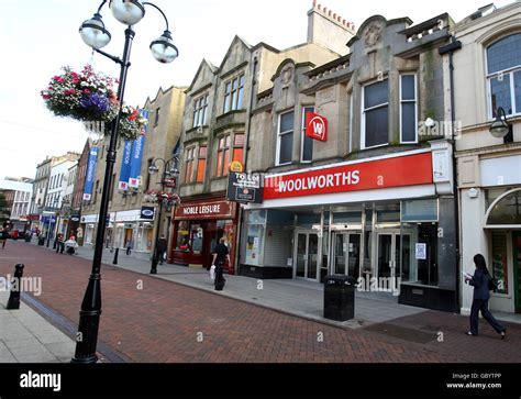 Woolworths Falkirk Store Closing On High Street In Falkirk Hi Res Stock
