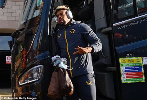 wolves ace adama traore completes his medical at barcelona ahead of his loan deal with a £30m