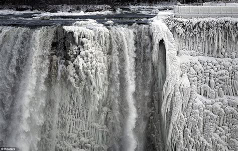 Niagara Falls Freezes As Polar Vortex Sees Record Breaking Temperatures Daily Mail Online