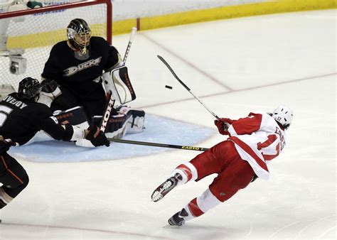 Live Blog Detroit Red Wings Face Tall Task Against Nhls Best Team In