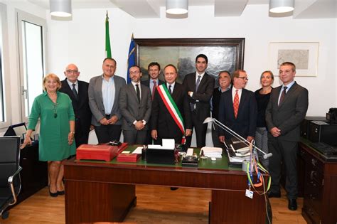 Si veda di più nelle italia embassypages. Consolato Generale a Londra incontra rete consolare ...