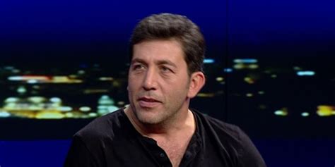 Emre kınay'ın resmi fan sayfasıdır. Emre Kınay ilkokul mezunlarını aşağıladı - Yeni Akit