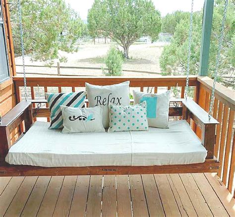 A summer pallet swing #17. DIY Outdoor Hanging & Swing Beds for Your Porch & Garden ...