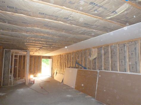 Always hang the ceiling first and always work into the jog. Mike and Lisa's World: Chapter 163...Hanging The Drywall ...