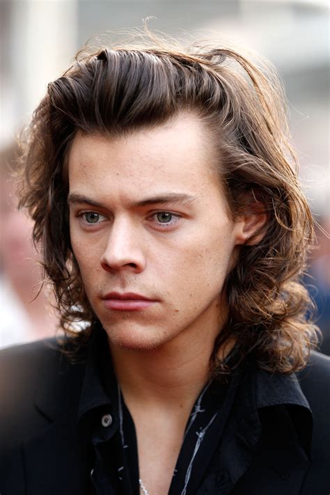 Harry edward styles was born on february 1, 1994 in bromsgrove, worcestershire, england, the son of anne twist (née selley) and desmond des styles, who worked in finance. 20 Times Harry Styles Was Totally Upstaged By His Own ...