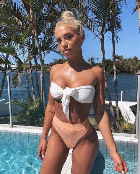 Hottest Tammy Hembrow Bikini Pictures That Are Basically Flawless