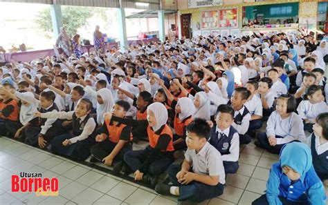 Atas dasar tanggung jawab, pihak kementerian telah menyediakan manual kesedaran sivik dan amalan nilai murni bagi kegunaan murid sekolah rendah dan menengah. Pendidikan sivik penting untuk murid SKK Rancha-Rancha ...
