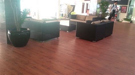 harga lantai vinyl motif kayu